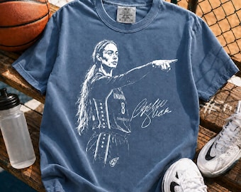 Sophie Cunningham Pointing  Comfort Colors T-Shirt, Sophie Cunningham Point God Shirt, Women Basketball Vintage Style Comfort Colors Shirt.