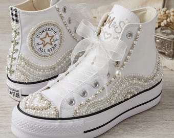 Zapatillas de novia con perlas, zapatos de boda personalizados, zapatillas de novia personalizadas, estilo Converse con adornos de cristal, zapatos de novia con cordones