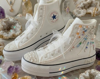 Zapatillas de novia con perlas y detalles de color, zapatillas Converse para bodas, zapatillas de novia personalizadas, zapatos de novia con cristales, zapatillas de novia elegantes