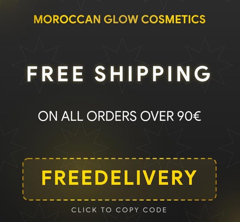 Puede incluir: Gr&aacute;fico promocional de Moroccan Glow Cosmetics sobre un fondo oscuro. El texto "FREE SHIPPING" se muestra de forma destacada en letras blancas grandes. El texto adicional incluye "ON ALL ORDERS OVER 90&euro;" y "FREEDELIVERY".