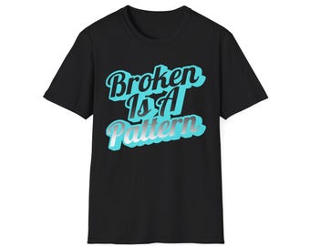 T-shirt Broken Is A Pattern / Tipografia Retro Script, Ombra Turchese