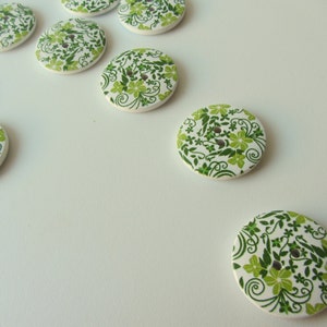 Groene tuin houten knopen 30 mm set van tien knopen nr. 56