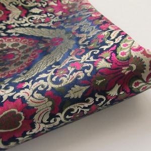 Floral Indian Silk Brocade Fabric: Dark Blue, Pink & Gold - nr. 1-146
