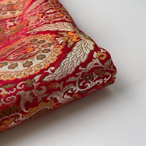 Red Indian Silk Brocade Fabric: Gold Floral Kinkhab, Heavy Upholstery nr. 1-139