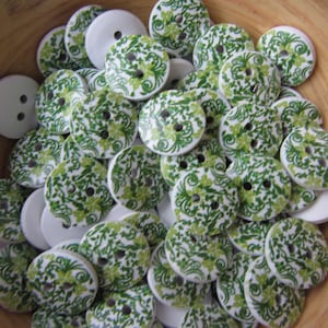 Green garden  15 mm wooden buttons  set of ten buttons nr. 84
