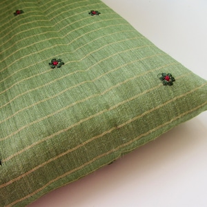 Moss Green red flowers embroidered tussar silk fabric nr 1-084 - 1/4 yard