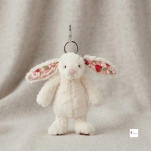 Porte-clés lapin en peluche – Oreilles fleuries fraise, accessoire de sac souple