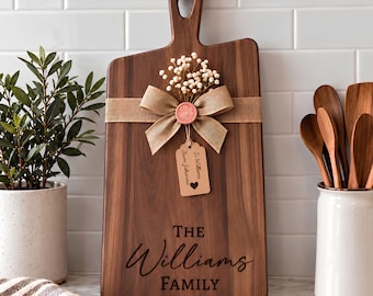 Personalized Cutting Board, Engraved Walnut Charcuterie Board, Wedding Gift for Couple, Engagement, Housewarming & Christmas Gift, Mom Gifts