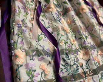 Falda con superposición de cinta y encaje floral