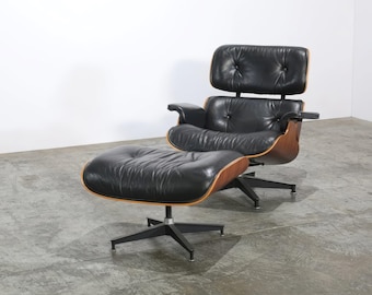 Poltrona Eames Lounge com pufe Herman Miller 670 671 em couro