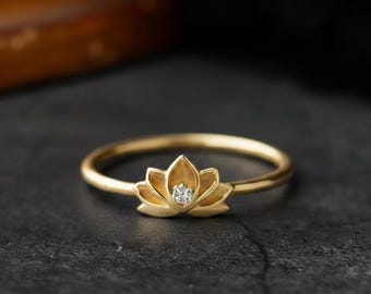 Anel Flor de Lótus com Diamantes, Anel Espiritual em Ouro 14K, Anel de Compromisso Floral Delicado, Anel Pequeno para Usar em Conjunto com Outros Anéis, Anel Delicado para o Dia a Dia, Presente Exclusivo para Ela