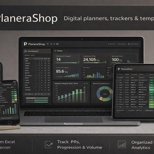 Könnte beinhalten: Produktpräsentation eines digitalen Planers mit einem Laptop, Tablet und zwei Smartphones, die alle eine dunkel gehaltene Dashboard-Oberfläche anzeigen. Der Text "PlaneraShop" und "Digital planners, trackers & templates" sind sichtbar. Das Bild enthält auch ein Notizbuch und eine Brille.