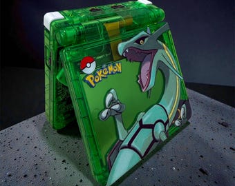 Gameboy Advance SP Rayquaza personnalisée : écran IPS V5, USB-C, batterie haute capacité