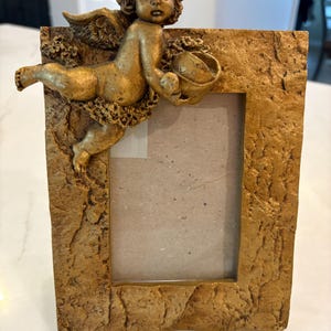 Marco de fotos vintage dorado con querubines / Marco ornamentado con ángeles putti / Decoración romántica de estilo barroco / Marco dorado shabby chic / Decoración para habitación infantil o tocador