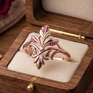 Art-Nouveau-Ring aus Roségold mit filigranem Muster, Statement-Ring mit Rubin und Diamanten