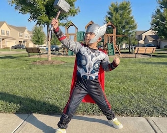 Set costume da eroe del tuono per bambini, completo da supereroe con mantello ed elmetto, costume di Halloween per ragazzi, travestimento per cosplay