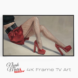 Puede incluir: Obra de arte enmarcada que representa a una persona con top negro, falda roja y medias de rejilla, con tacones de plataforma rojos. La obra está etiquetada como "Nyah Mari After Dark" y "4K Frame TV Art".