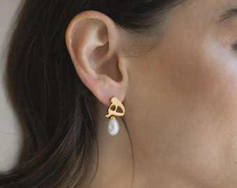 Personalized Arabic Calligraphy Earrings – Gold Plated Pearl Drop Name Jewelry