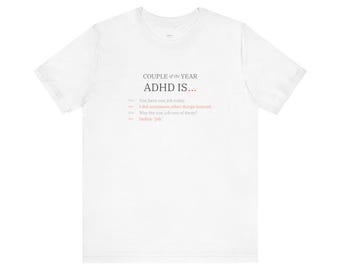 TDAH é... Você só tem uma tarefa | Camiseta branca | O casal com TDAH | Presente para neurodivergente