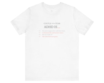 Camiseta branca "TDAH é..." | Camiseta "O ensaio foi repleto de diálogos"