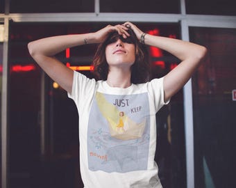 "ADHD Paar-Shirt: ""This Is Still"" Papierboot-Grafik-T-Shirt."