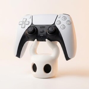 Hollow Knight PS5 Controller Stand, White & Black, Character-Themed Display for PlayStation 5, Plastic
