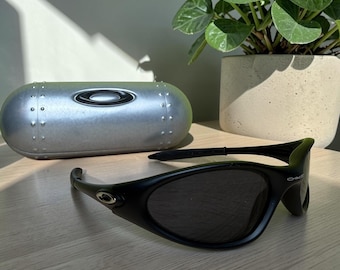 Oakley Minute 1.0 Matte Black + Case - Y2K Wraparound Shades - 90s Tech Sport Style