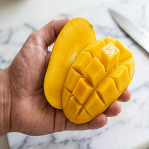 Real Pakistani Mangoes – Sweet Juicy Pakistani Fruit, Export Quality, Farm Fresh
