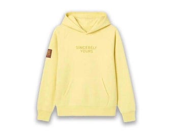 Sinceramente tuyo, Salish Matter Sudadera amarilla