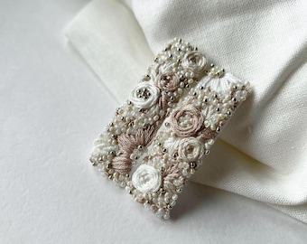 Set geborduurde haarspeldjes met bloemen en kralen