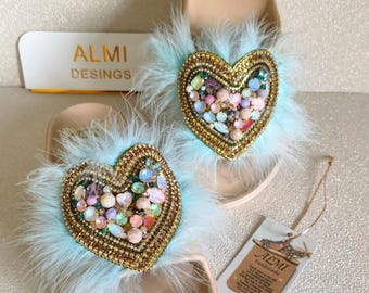 Brautsandalen mit Federn und Kristallen, verzierte Hochzeits-Flip-Flops, Luxusschuhe für Spa oder Strand, luxuriöses Geschenk für Sie