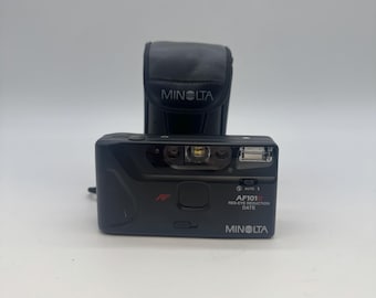Cámara de película Minolta AF101R de 35 mm vintage en funcionamiento / Cámara retro compacta de los años 90