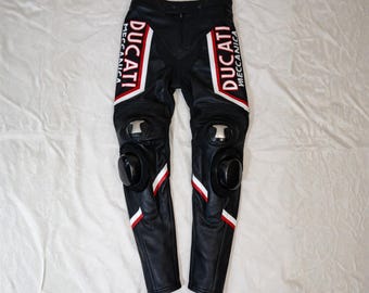 Pantalones de carreras de cuero negro Ducati, equipo de motociclista MotoGP de auténtica piel de vaca.