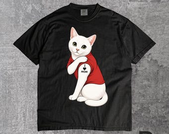 Camiseta "Eu Amo a Mamãe Gata", Camiseta com Estampa Fofa de Mamãe Gata, Camiseta Divertida com Tatuagem de Gato, Camiseta Adorável com Gatinho Branco, Camiseta Ideal para Amantes de Gatos