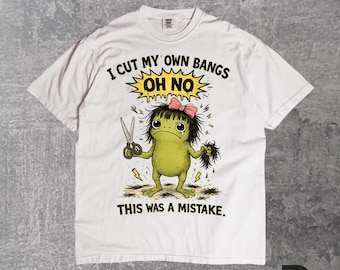Camiseta "Eu Cortei Minha Própria Franja, Oh Não, Isso Foi um Erro", Camiseta com Meme de Sapo Engraçado, Camiseta com Estampa Goblincore Caótica, Camiseta com Estética de Humor Emo
