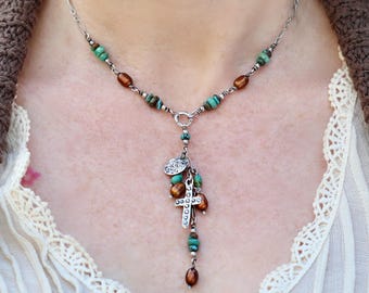 Collar con cruz tipo lariat de turquesa, collar en Y de plata de ley oxidada y perlas de agua dulce, joyería occidental