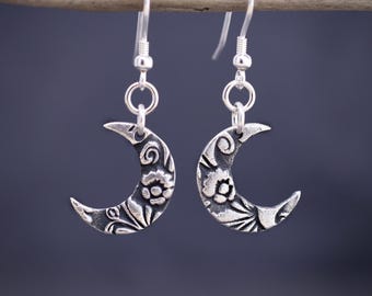 Pendientes de luna creciente, pendientes colgantes celestiales, joyería floral de plata fina oxidada con diseño de brujas.