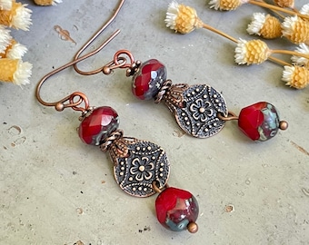 Boucles d'oreilles pendantes en perles, boucles d'oreilles délicates bohèmes rouges, bijoux bohèmes fait main en cuivre