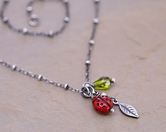 Collar de mariquita, joyería de mariquita de plata de ley, collar estilo cottagecore con hoja delicada, regalo de joyería inspirada en la naturaleza