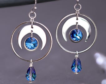 Pendientes de luna creciente de plata, pendientes de aro colgantes de cristal azul, joyería celestial de estilo místico.