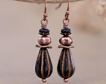 Pendientes colgantes de cristal checo negro con cuentas de cobre, estilo vintage.