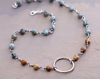Collar de plata de ley oxidada, gargantilla boho de turquesa africana y jaspe.