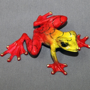 Frog Bronze Amphibian &quot;Chica&quot; Figurine Statue Color Live Frogs / Limited Edition Signed & Numbered