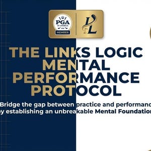 Puede incluir: Gráfico con texto que dice "THE LINKS LOGIC MENTAL PERFORMANCE PROTOCOL". El fondo se divide entre azul marino con un patrón de cuadrícula y blanco con acentos de cinta dorada. Incluye logotipos de PGA y L.
