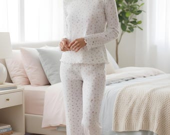 Conjunto de pijama acanalado con estampado floral, ropa de dormir cómoda para mujer.