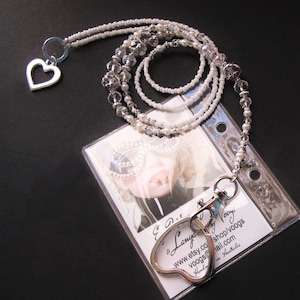 Sleutelkoord, witte parels, kristallen en zilver, sleutelkoord met kralen, sleutelkoord ketting, cadeaus voor vrouwen, ID-badgehouder, sleutelkoord voor identiteitskaart, handgemaakt