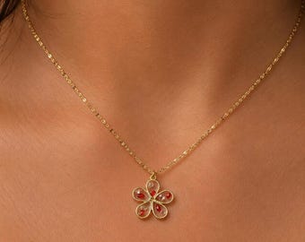 Collana in vetro frantumato color verde acqua, ciondolo a forma di fiore a mosaico in filo d'oro, placcata in oro 18 carati