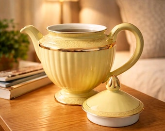 Vintage Hall China 6 Cup Teapot,