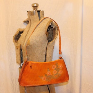 VGT FLOWER LEATHER Purse,tooled flower purse,vintage tooled floral purse,vintage tooled brown shoulder bag,vintage tooled shoulder bag