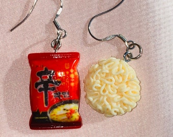 RAMEN NOODLE EARRINGS,food earrings,ramen earrings,ramin earrings,kawaii earrings,goth earring,pho soup earrings,pho earrings,ponyo earrings